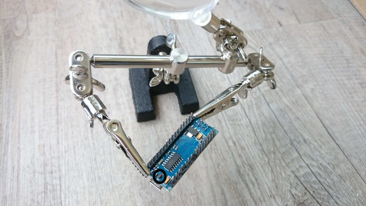 Arduino Nano antes con el diodo que conecta la linea de 5v del USB conectado